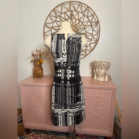 Trina Turk Dresses & Skirts - Trina Turk Black and White Geometric Midi Dress‎